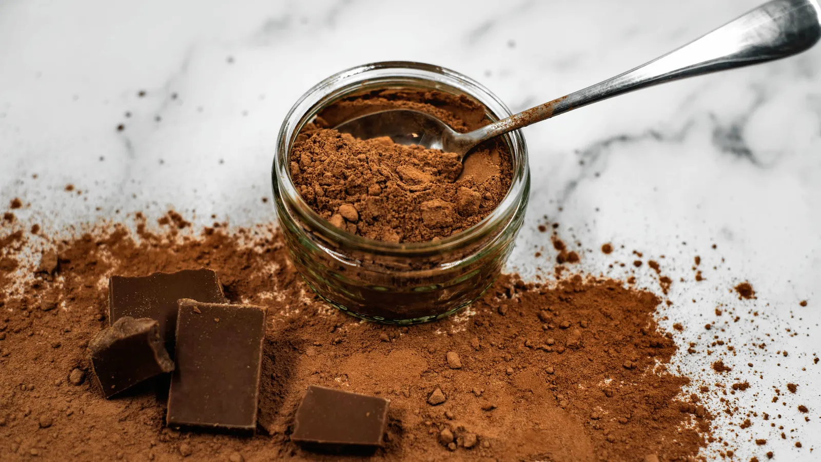 Natural vs Dutch-Process Cocoa Powder: Differences, pH and Best Uses